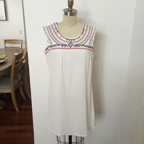 Dresses & Skirts - SALE NWT🌼EMBROIDERED DRESS Sz. M